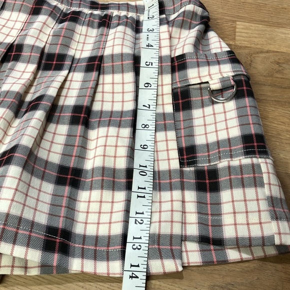 Forever 21 shorts women’s juniors plaid Pleated with Skirt in front Size:S - Picture 11 of 11